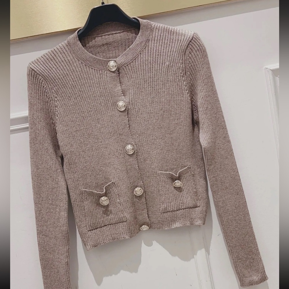 MADE IN ITALY Elegant  Button-Up Chic Sweater